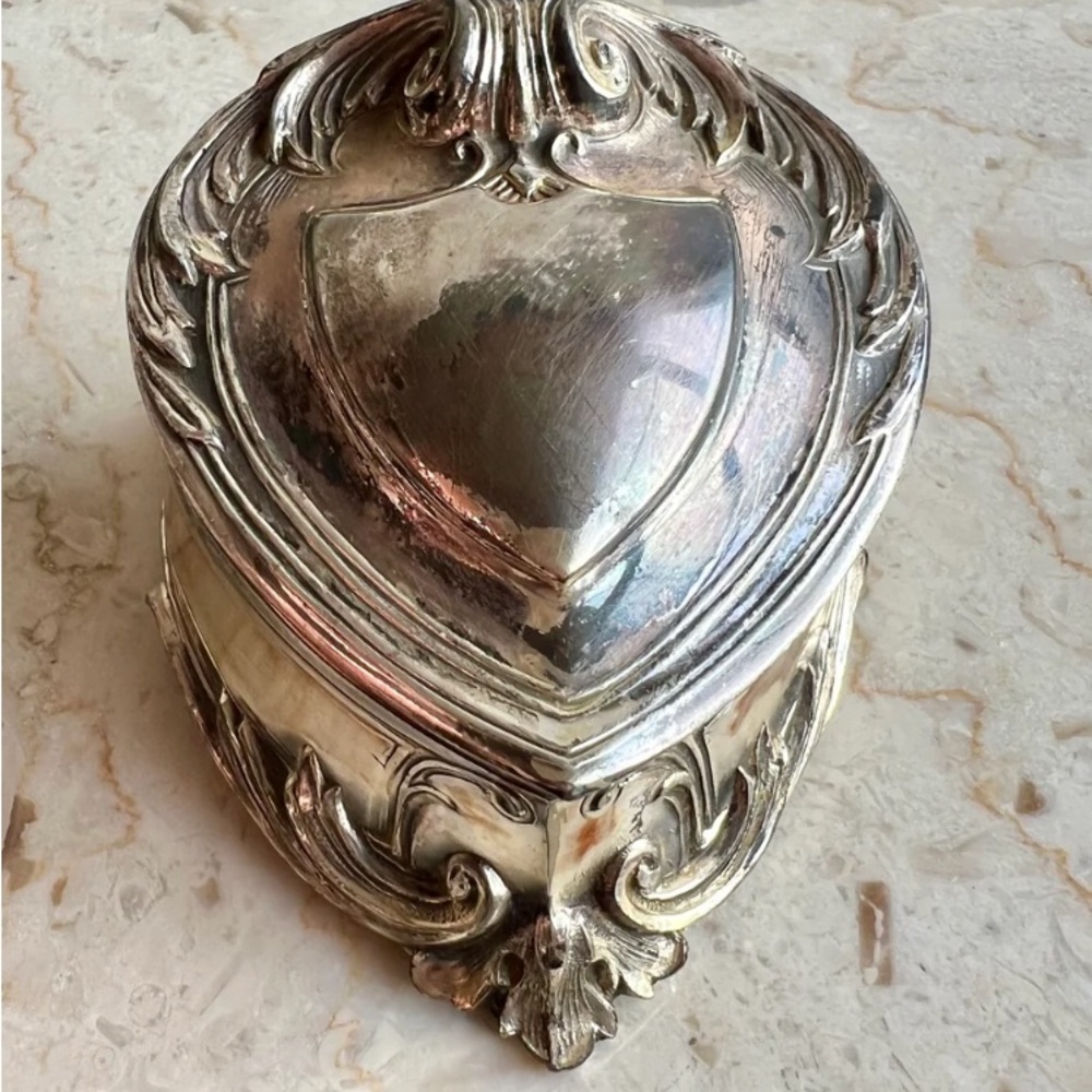 Art Nouveau trinket box #1